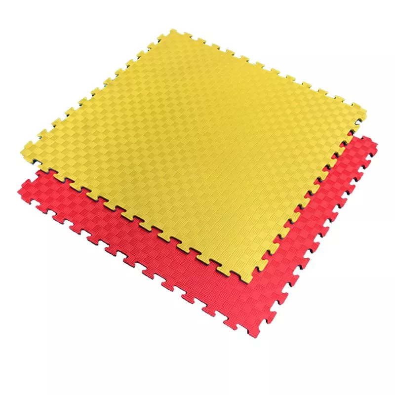 Apakah perbezaan antara tikar seni mempertahankan diri Judo dan BJJ?